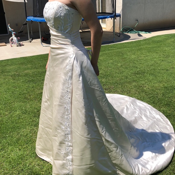 Worn once. Good condition. - Picture 4 of 13